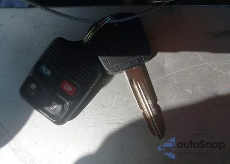 2005 Lincoln Town Car Signature z USA, uszkodzony, nr VIN 1LNHM81W75Y637691